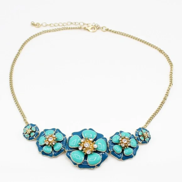 Blue flower and rhinestone necklace - Picture 2 of 5